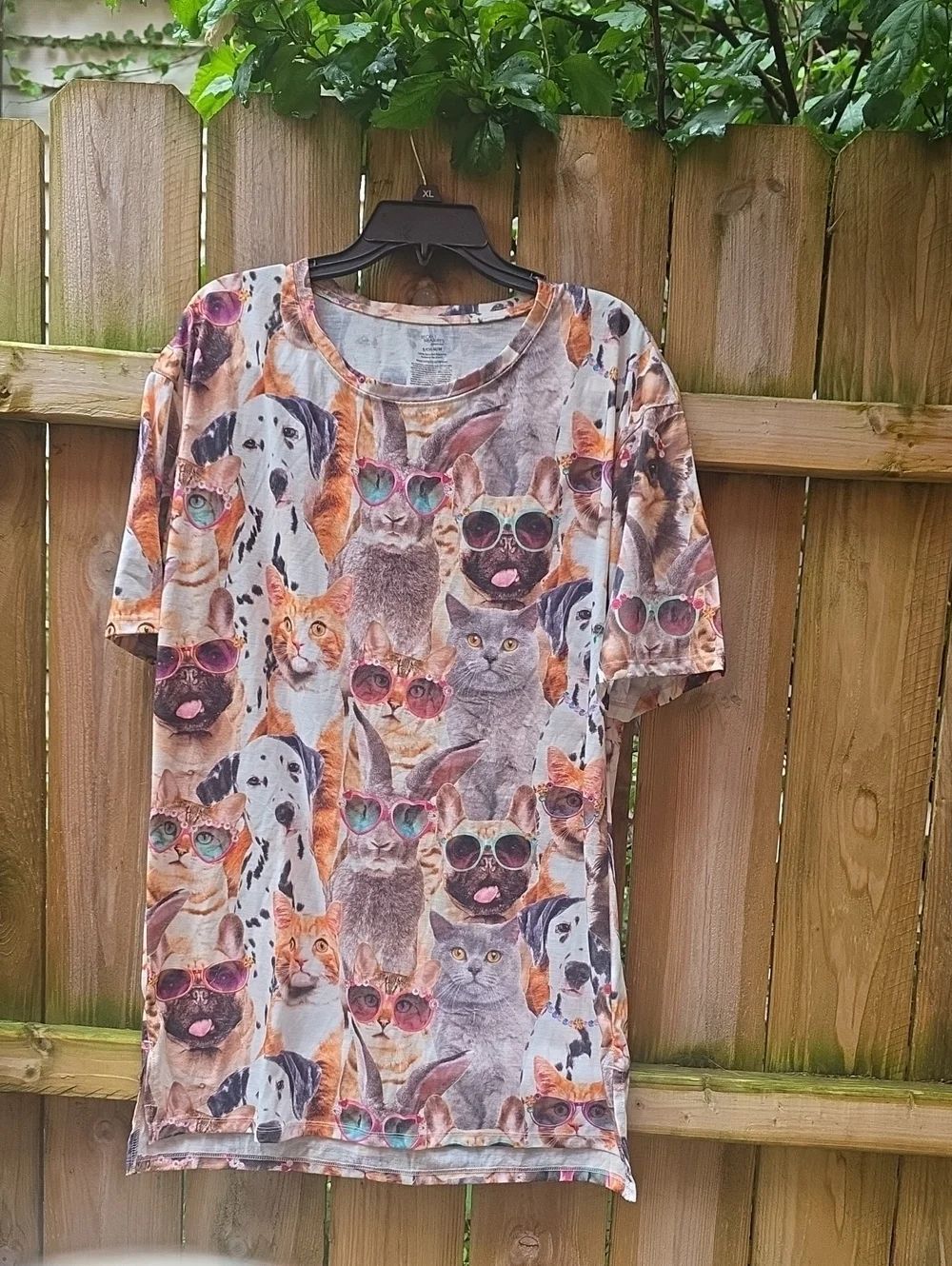 Secret Treasures Multicolor Cats & Dogs Sunglasses Graphic Tee
